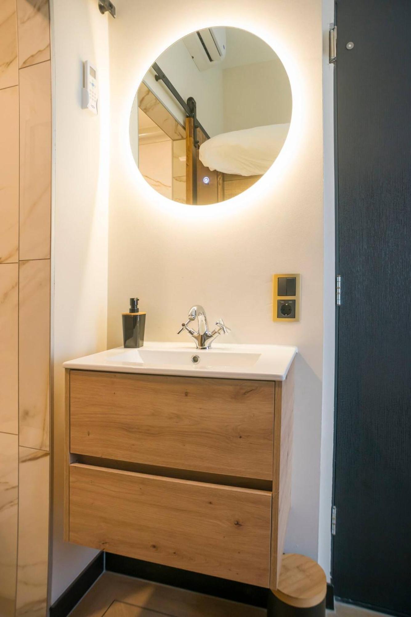 Petite Room With Wifi, Ac, And Shared Kitchen Tilburg Ngoại thất bức ảnh